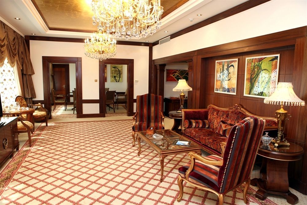 Officers Club & Hotel Abu Dhabi Exterior foto Interior of the Presidential Suite